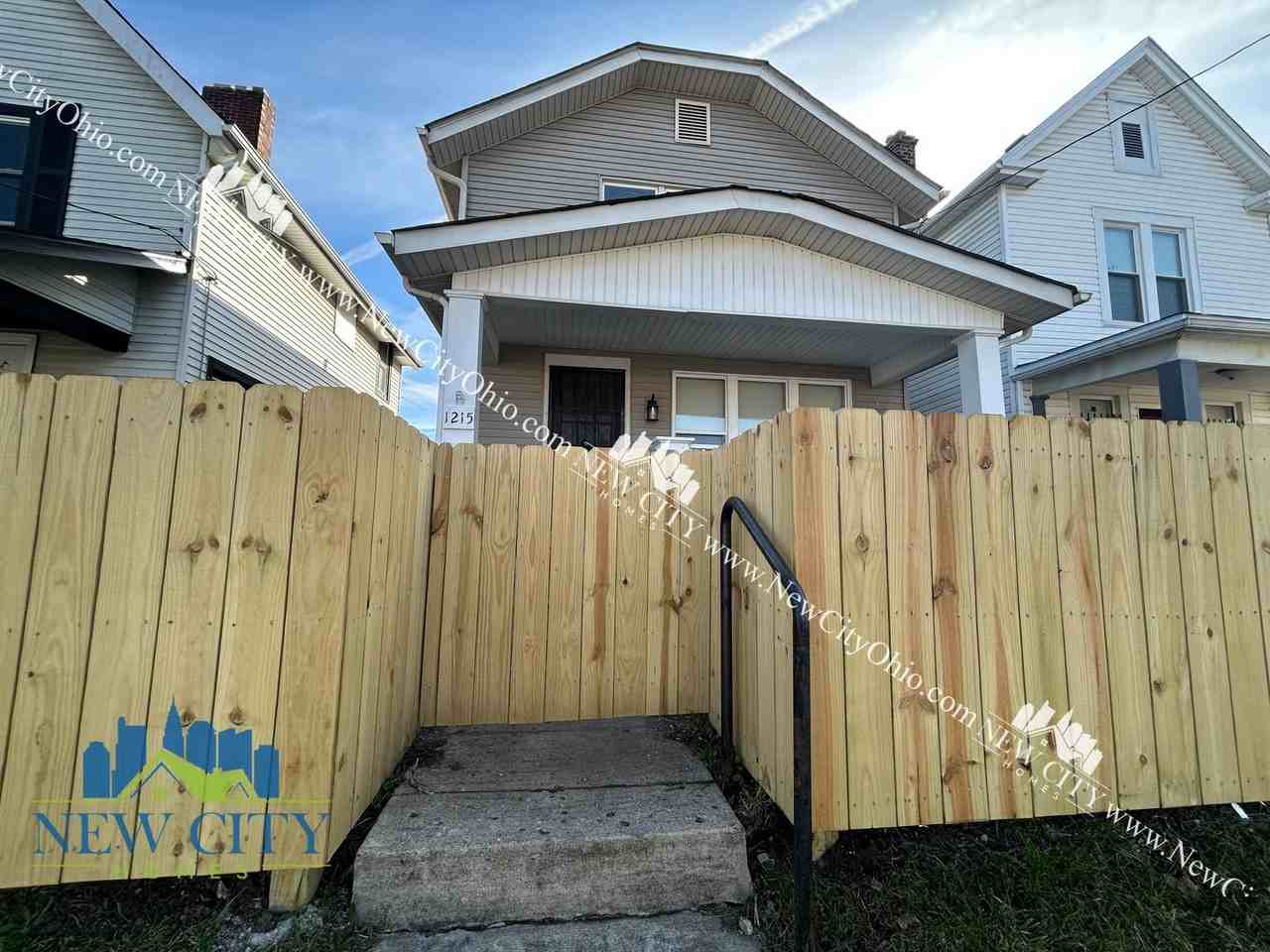 1215 Sullivant Ave - Photo 2 of 30