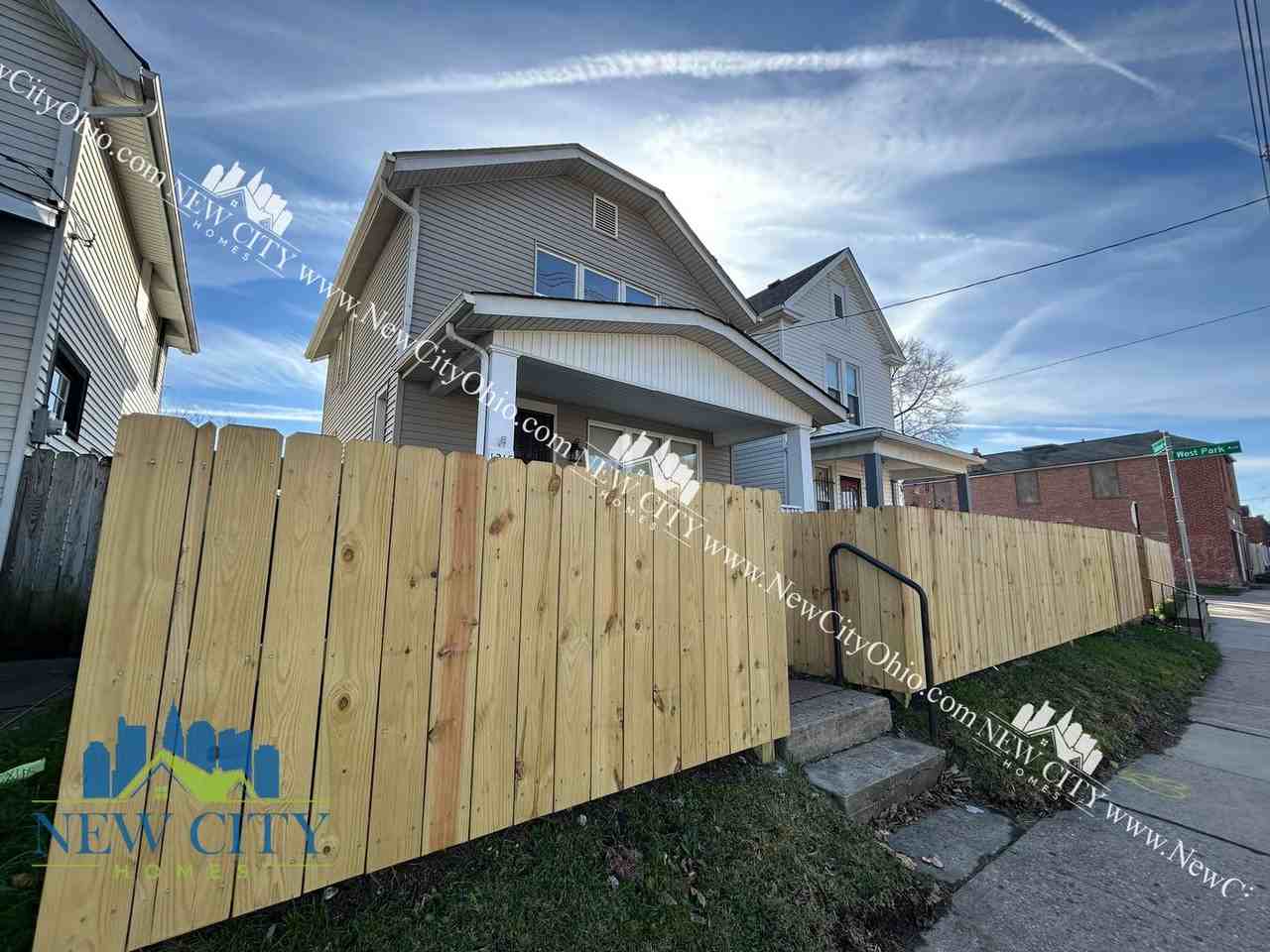 1215 Sullivant Ave - Photo 3 of 30