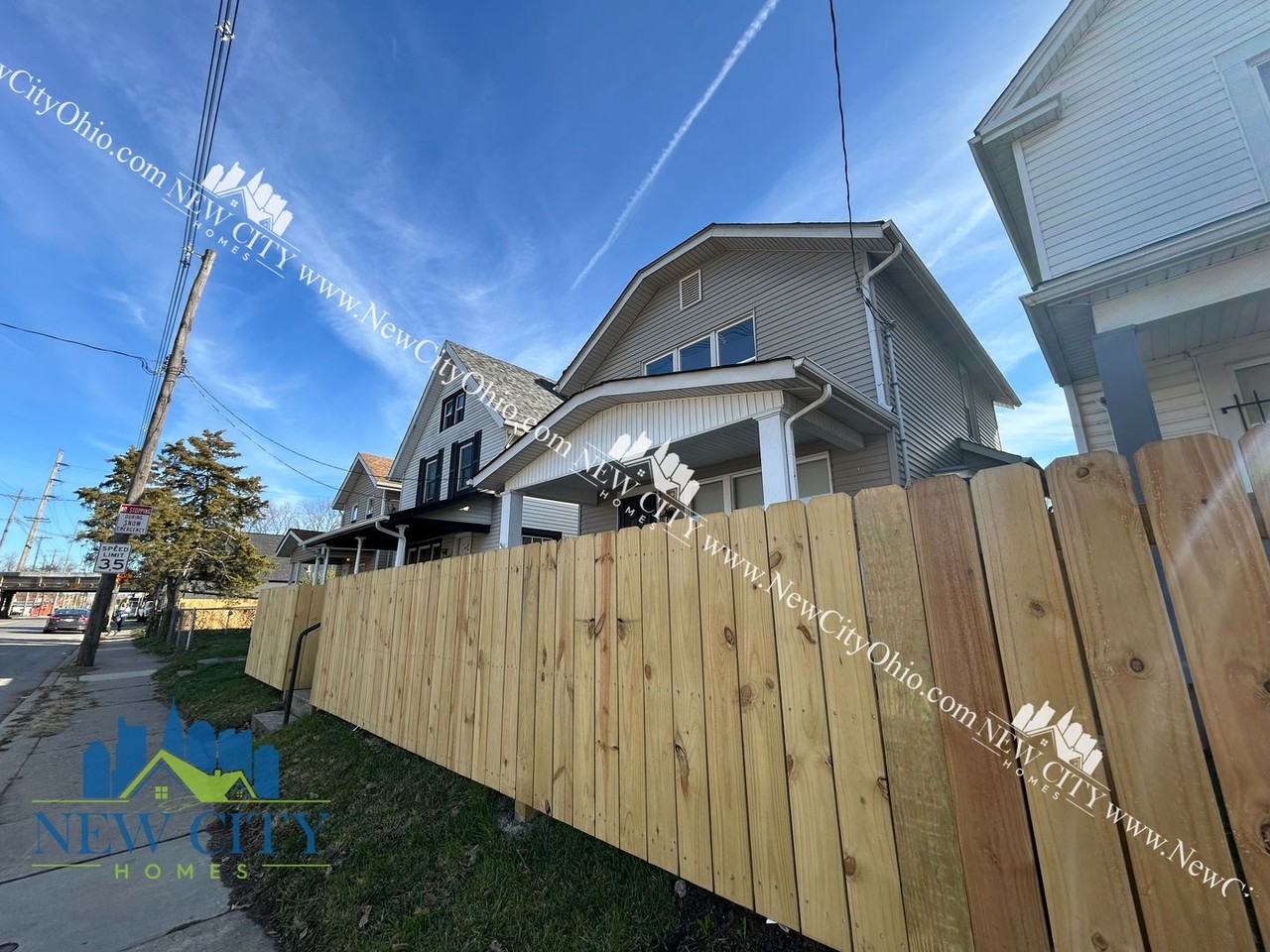 1215 Sullivant Ave - Photo 4 of 30