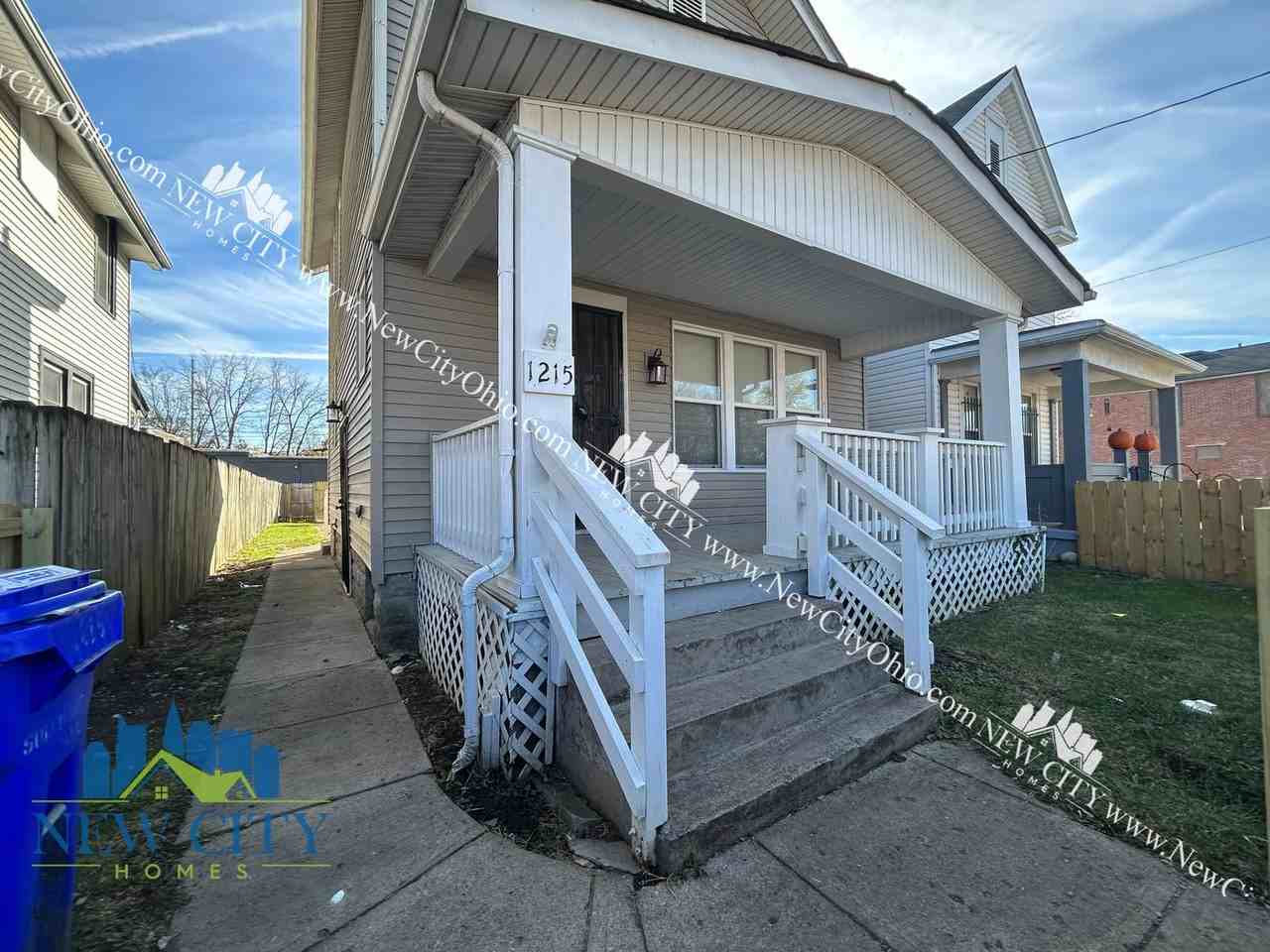 1215 Sullivant Ave - Photo 5 of 30