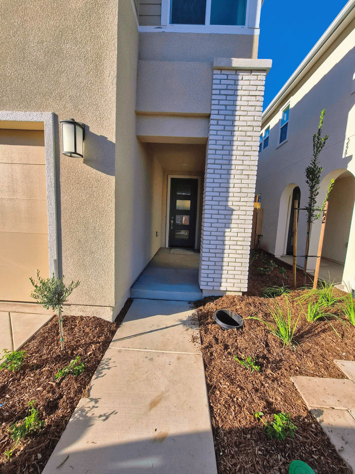 1507 Farmhouse Ln - Photo 2 of 16