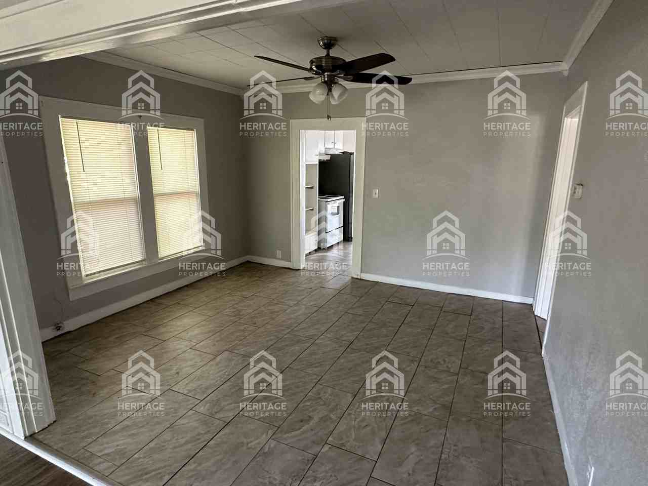 2912 Avenue L - Photo 5 of 20