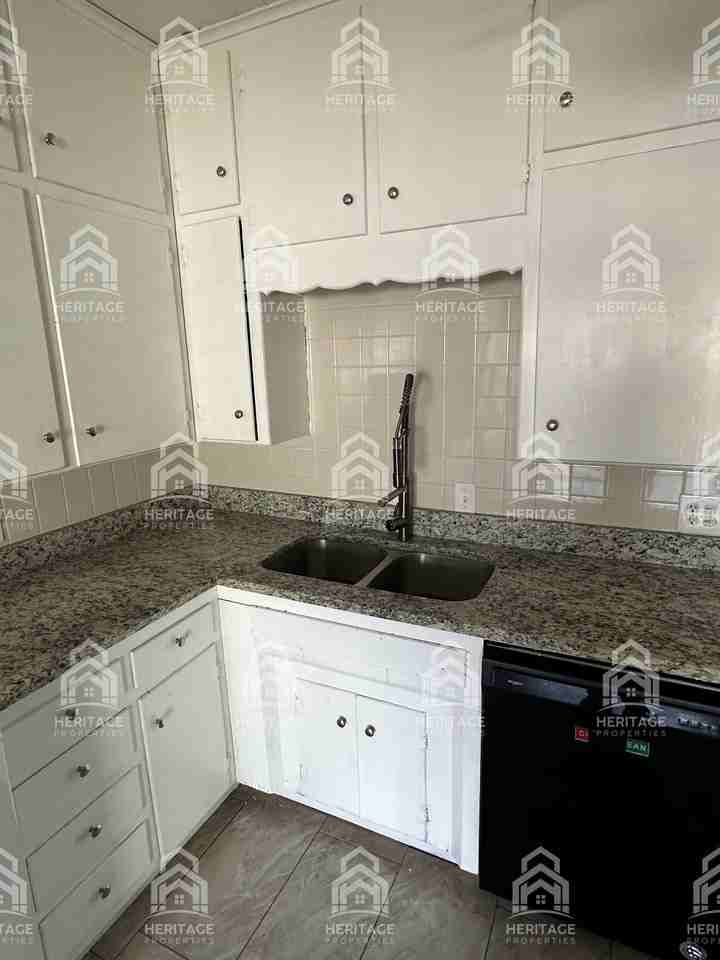 2912 Avenue L - Photo 3 of 20