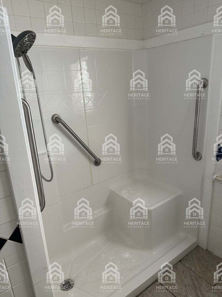 2912 Avenue L - Photo 6 of 20