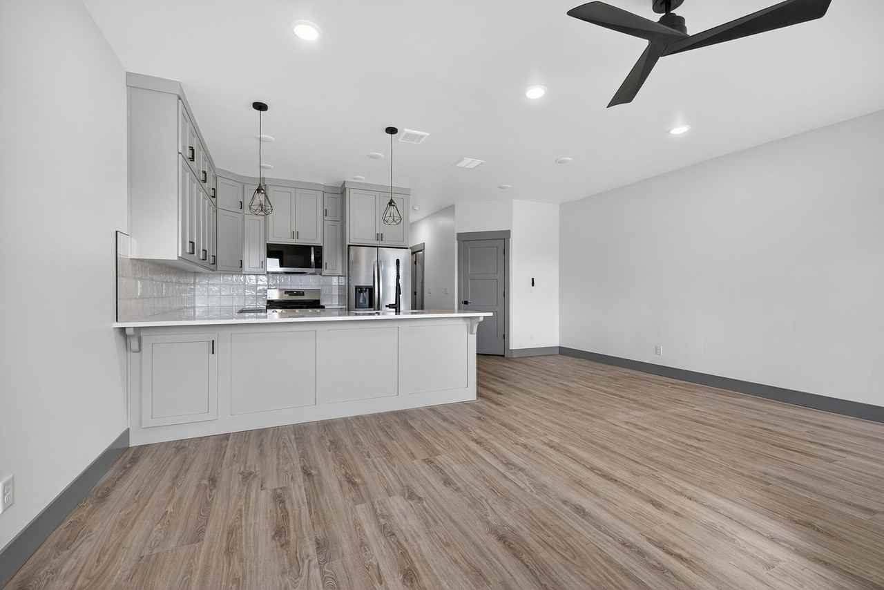 5107 Beach Dr - Photo 5 of 25