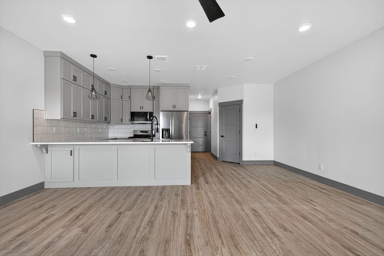 5107 Beach Dr - Photo 6 of 25