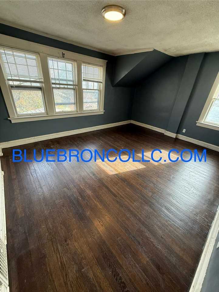 526 Norton Ave - Photo 3 of 14