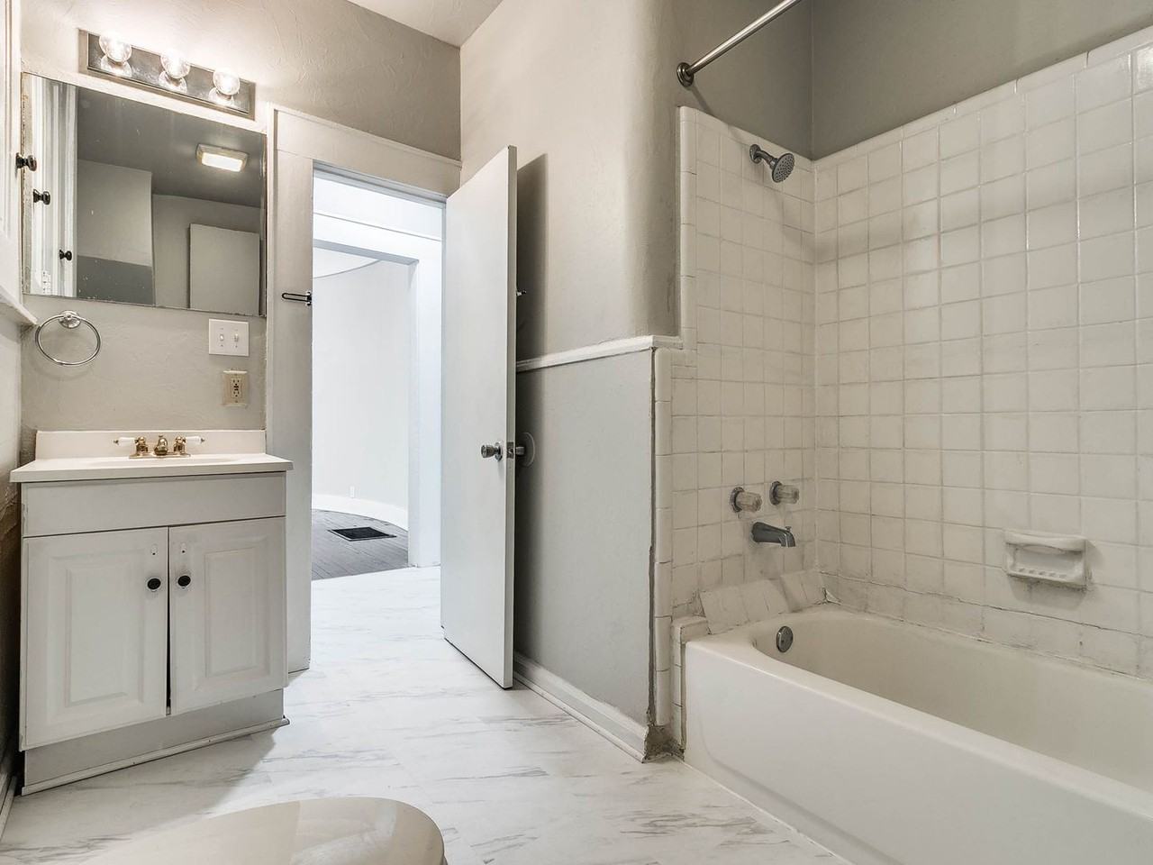 1740 NW 11th Street - Photo 5 of 35