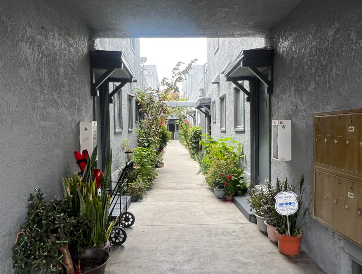 1066 E 7th St - Photo 2 of 3