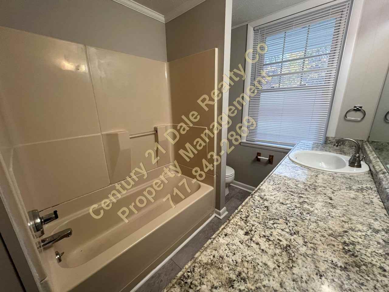 1414 S George St - Photo 5 of 17