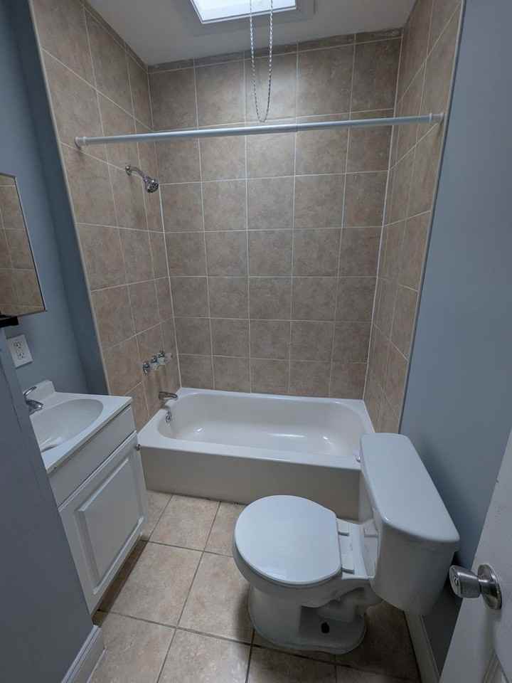 515 S Salford St - Photo 3 of 12