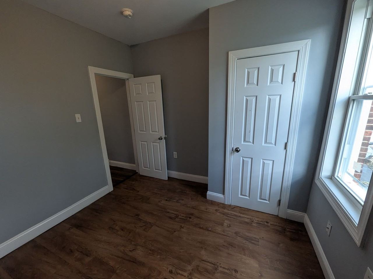 515 S Salford St - Photo 4 of 12