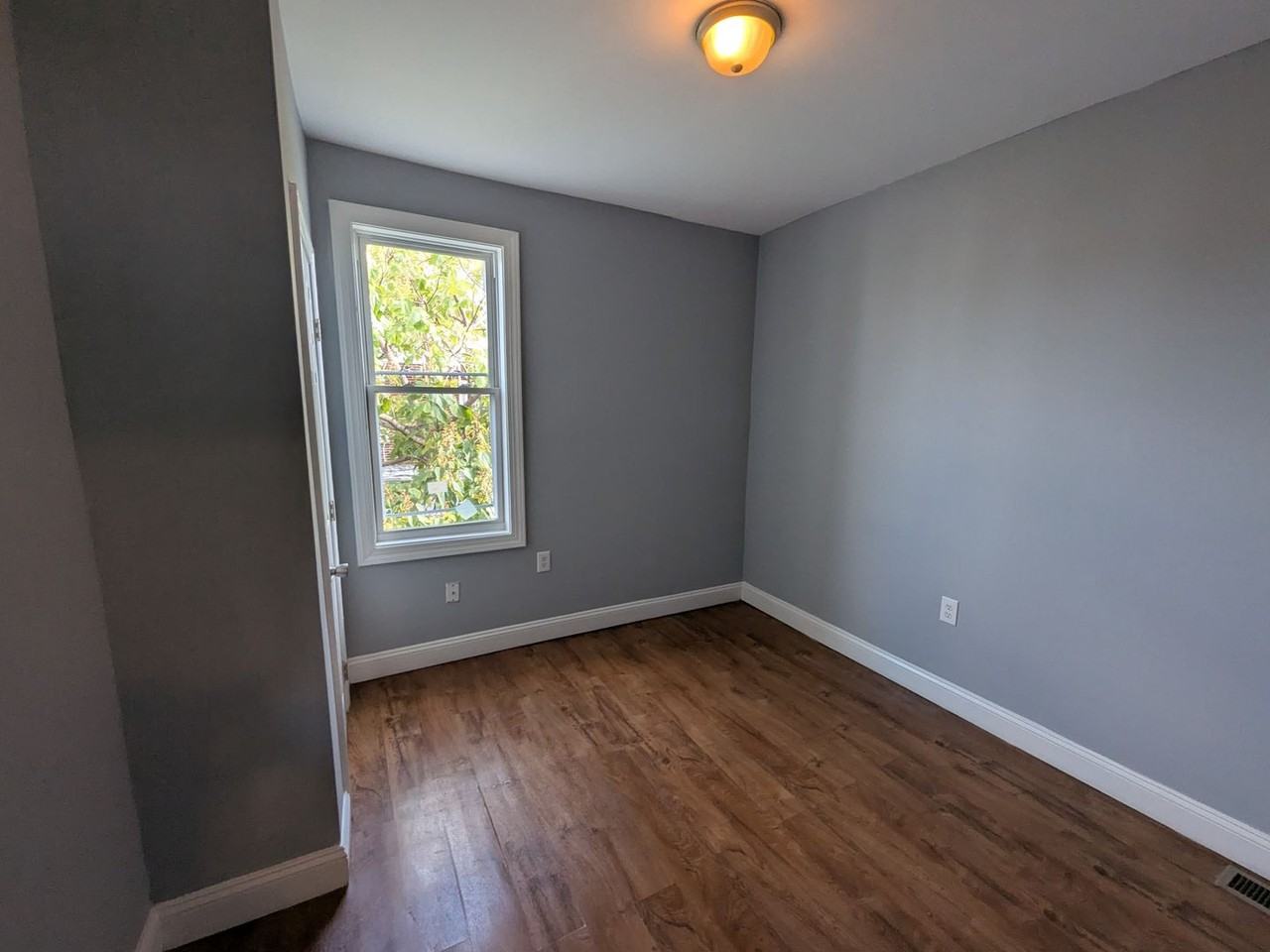 515 S Salford St - Photo 6 of 12