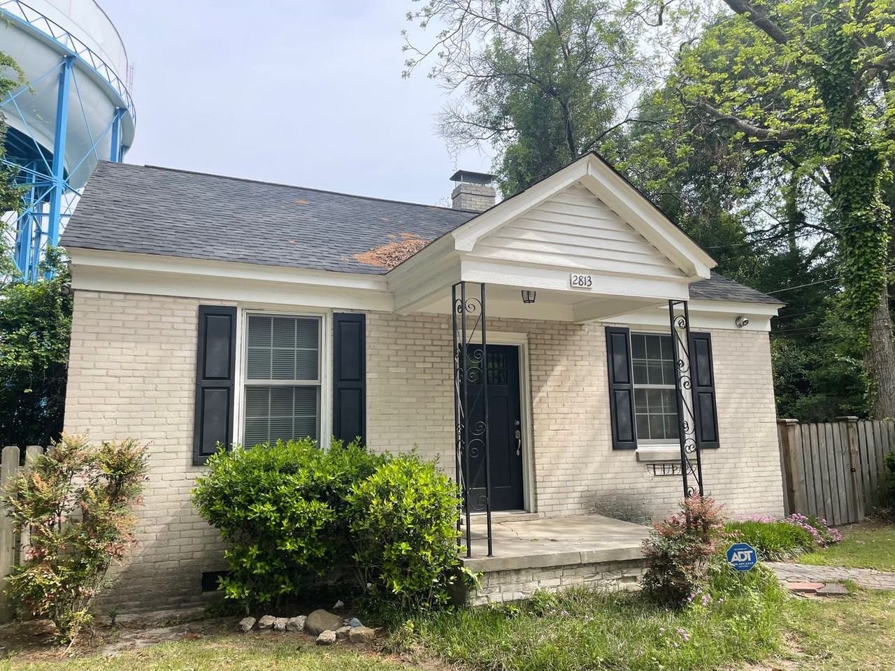 2813 Webster St - Photo 2 of 9