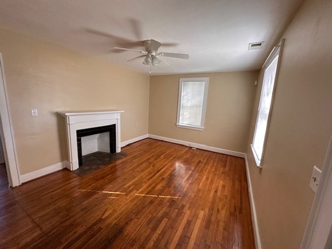 2813 Webster St - Photo 3 of 9