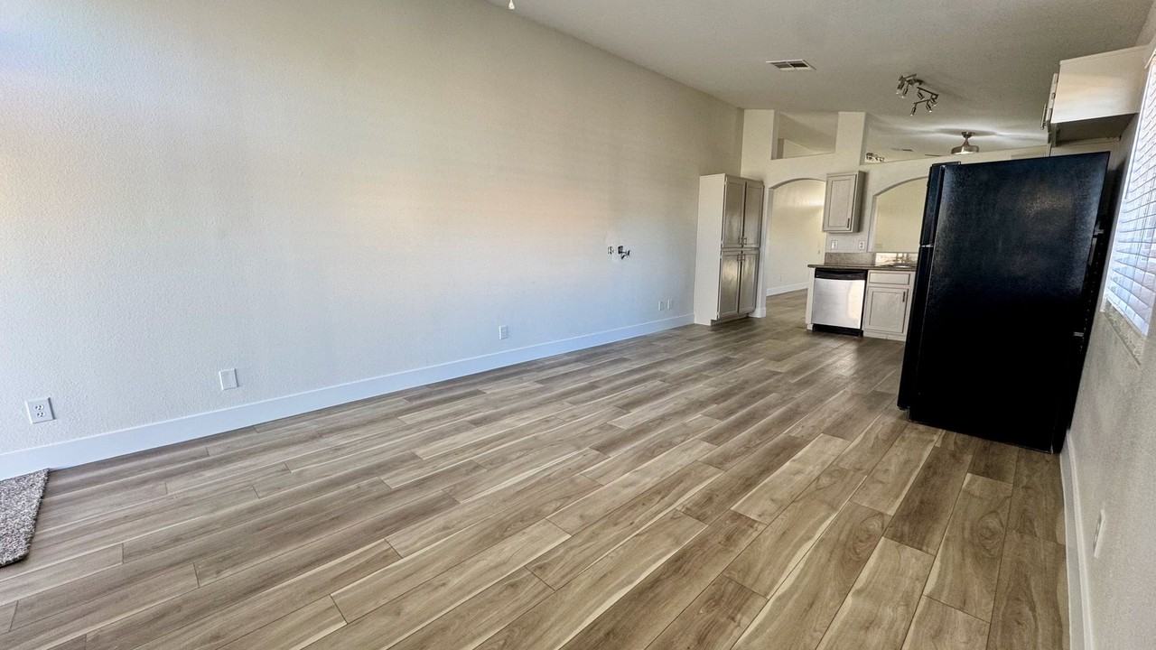 7032 Golden Desert Ave - Photo 5 of 17