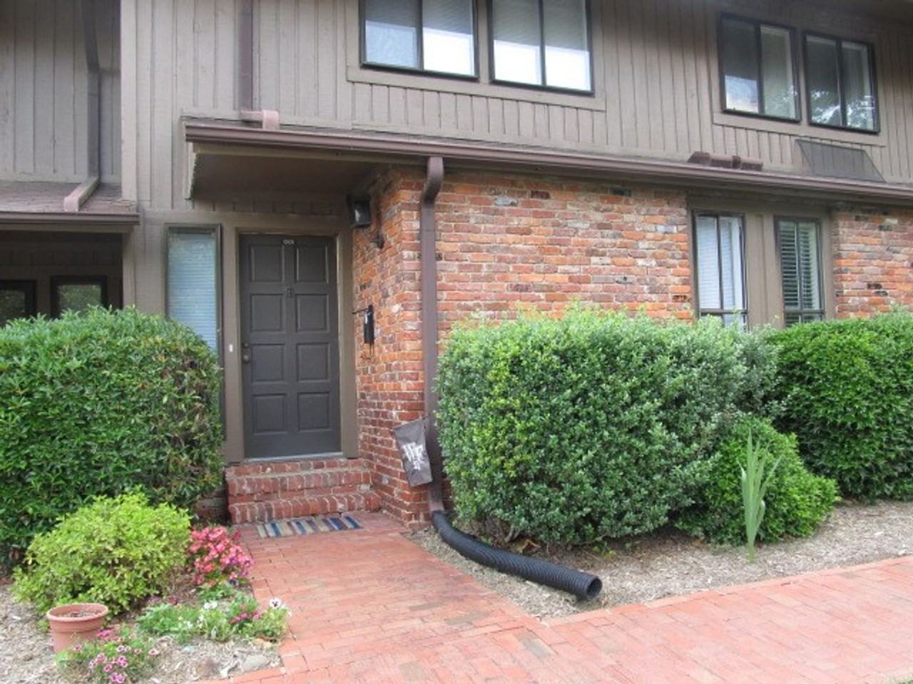 1005 Oak Tree Dr - Photo 2 of 9