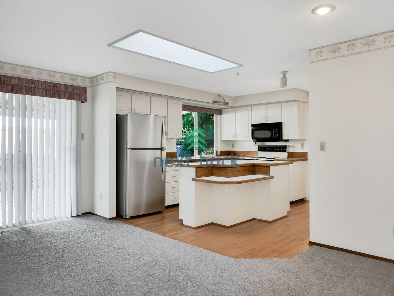 17128 Northeast 23rd Place - Photo 3 of 25