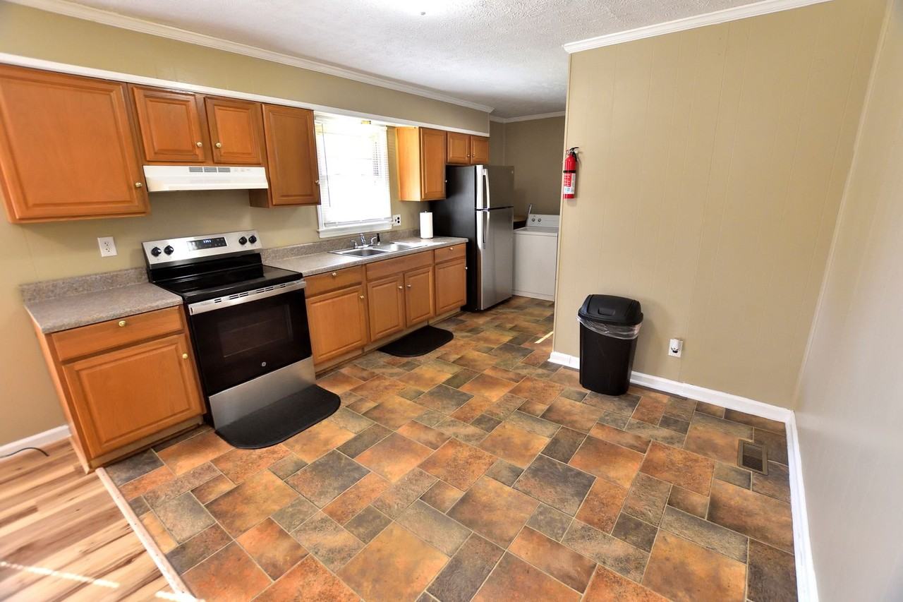 112 Daniels Ave - Photo 4 of 15