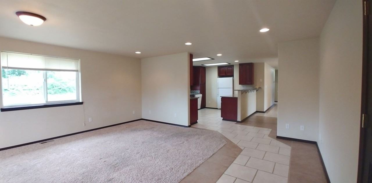 1124 Lindstrom St - Photo 2 of 17