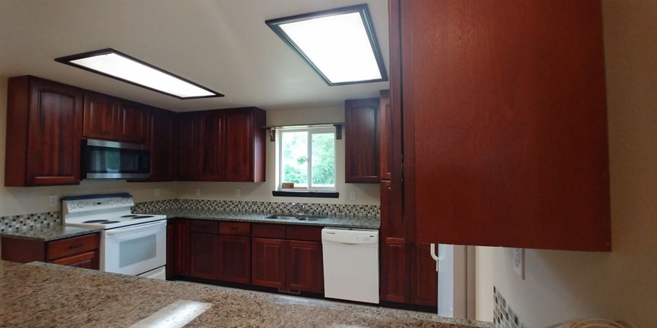 1124 Lindstrom St - Photo 5 of 17