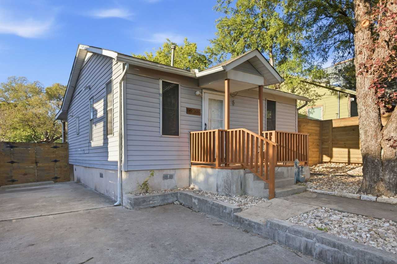 2308 E 10th St - Photo 2 of 20