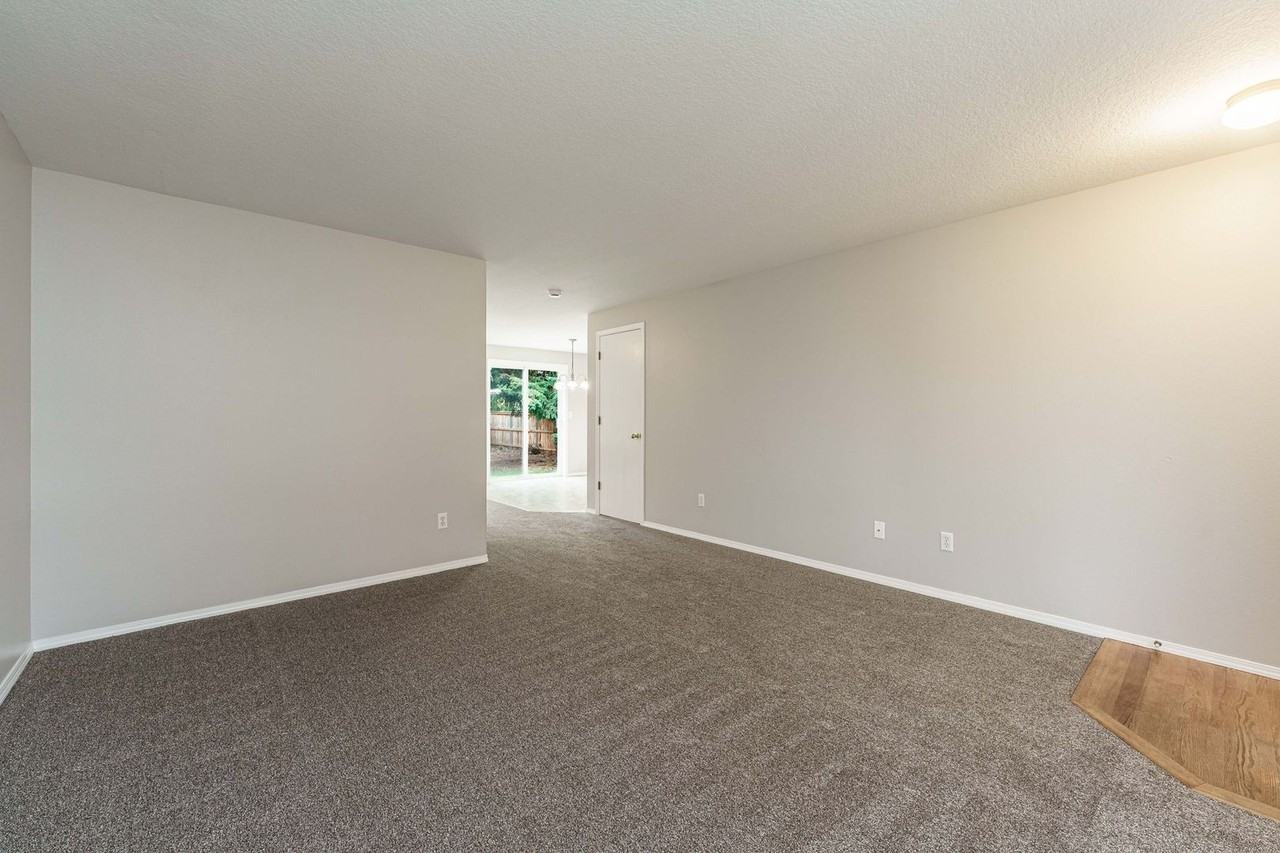 18805 Se 17th St - Photo 4 of 37