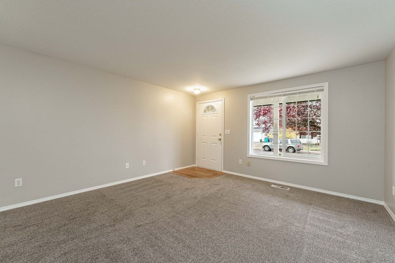 18805 Se 17th St - Photo 5 of 37