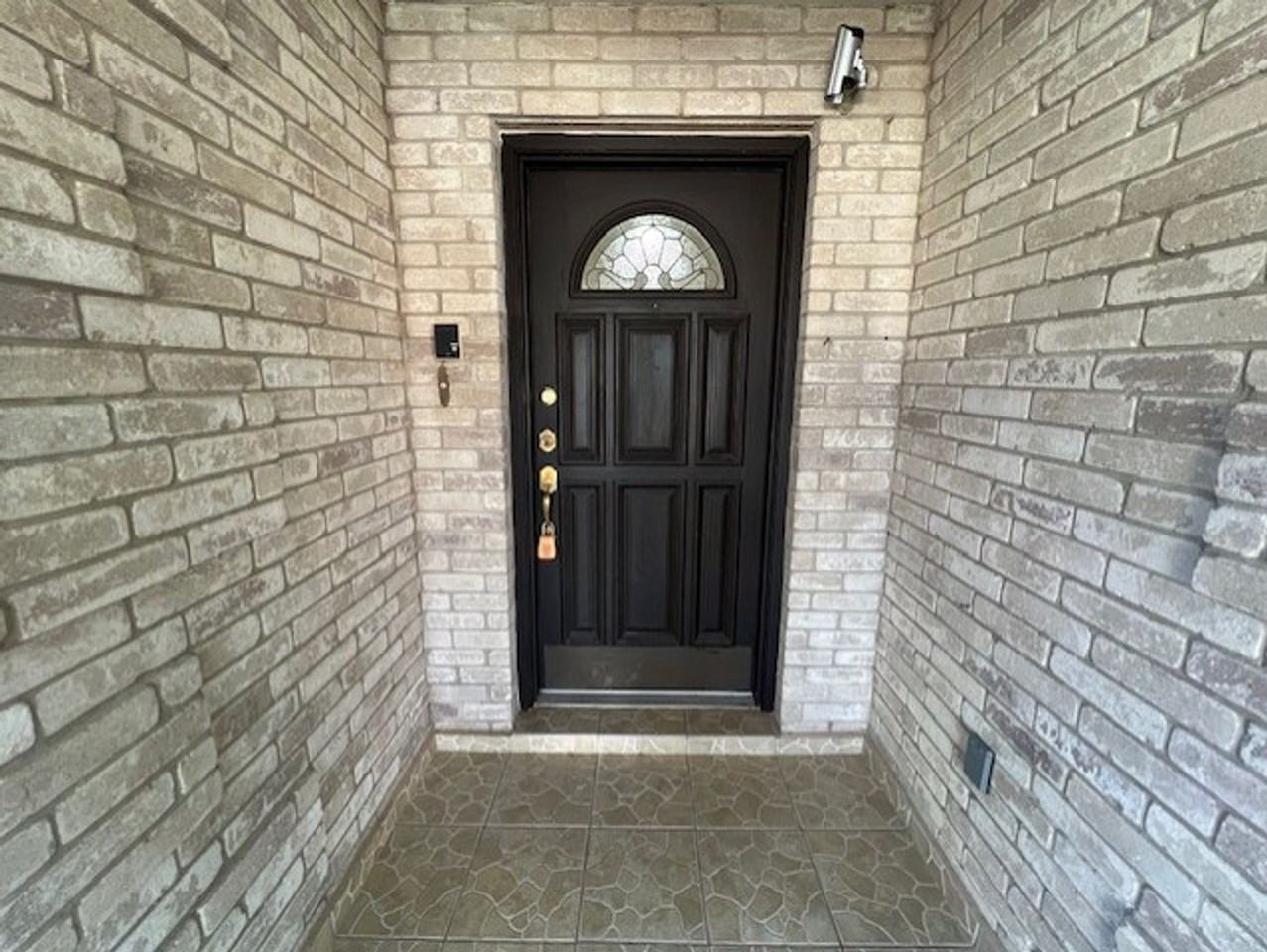 1305 Glen Ln - Photo 3 of 26