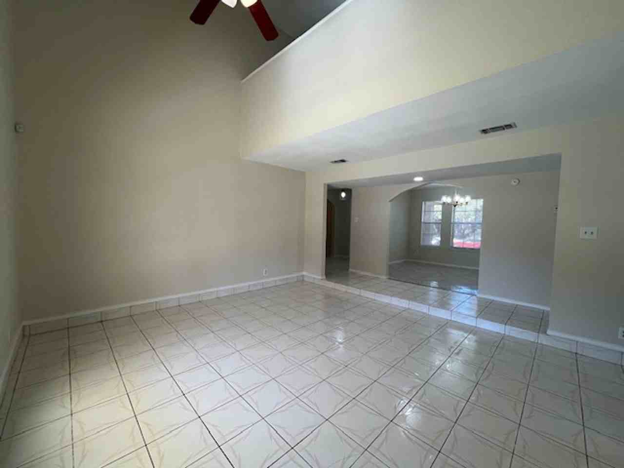 1305 Glen Ln - Photo 6 of 26