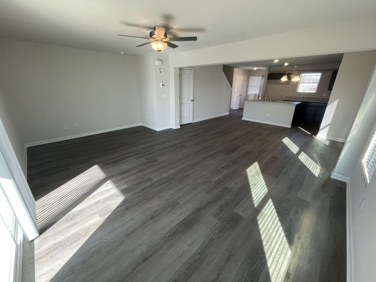 1097 Peony Ln - Photo 4 of 20