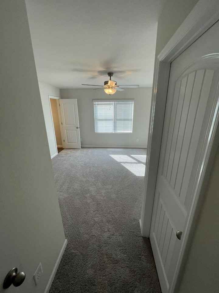 1097 Peony Ln - Photo 5 of 20