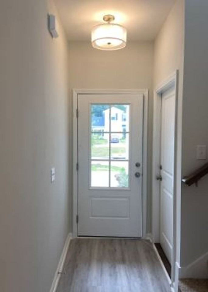 139 Danbury Ct - Photo 3 of 27