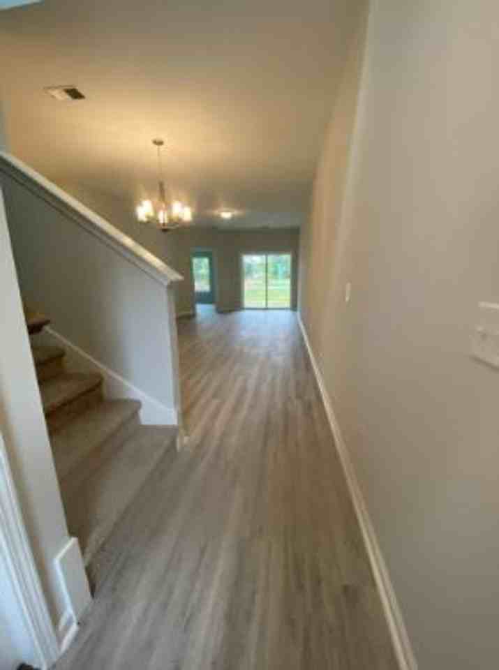 139 Danbury Ct - Photo 4 of 27
