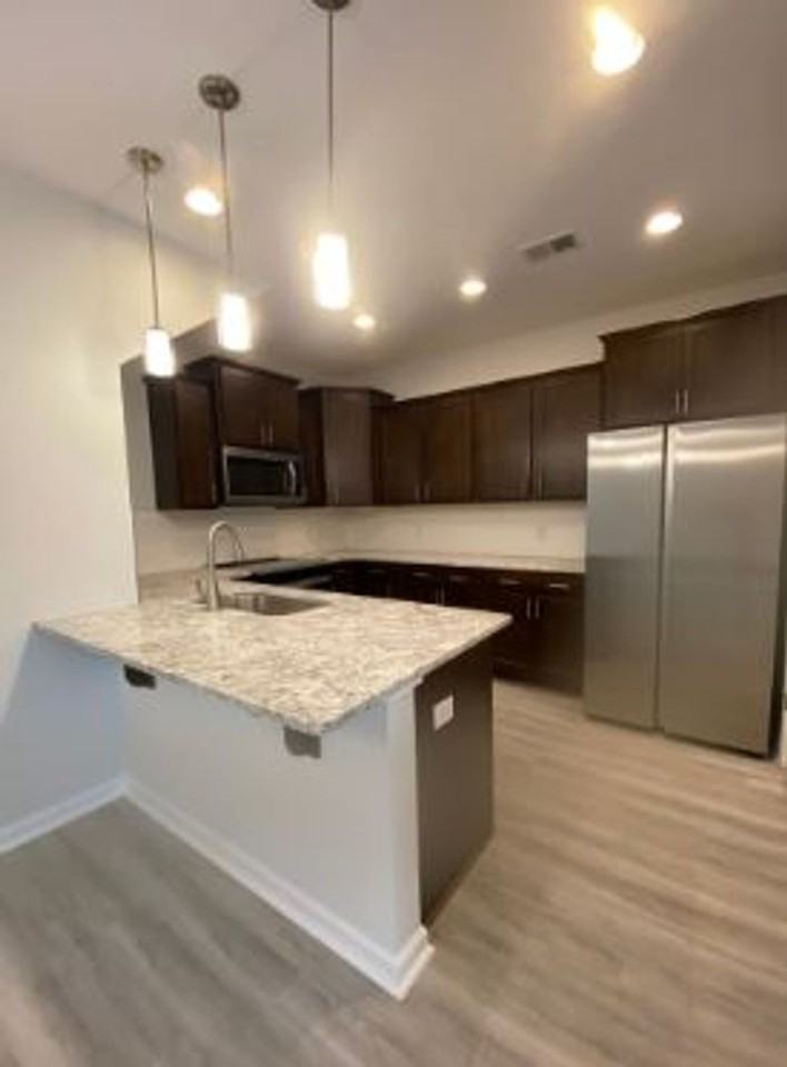 139 Danbury Ct - Photo 5 of 27