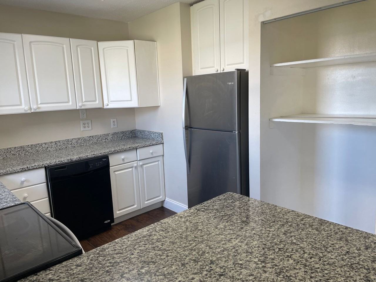 904 Forestdale Ave - Photo 4 of 15