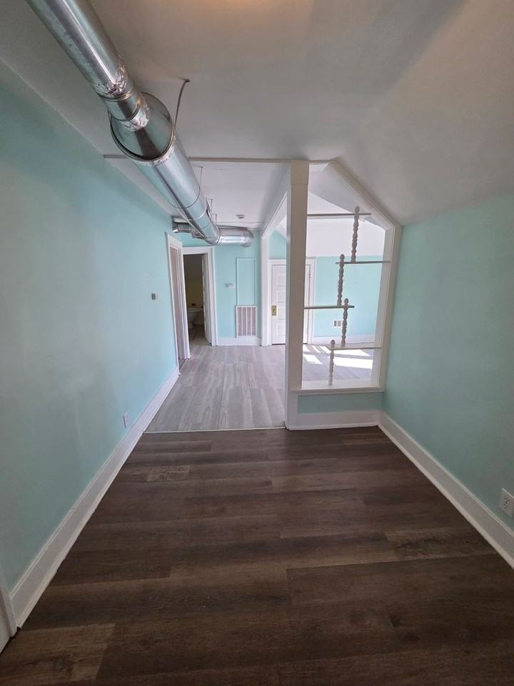 1094 Williams St - Photo 2 of 7