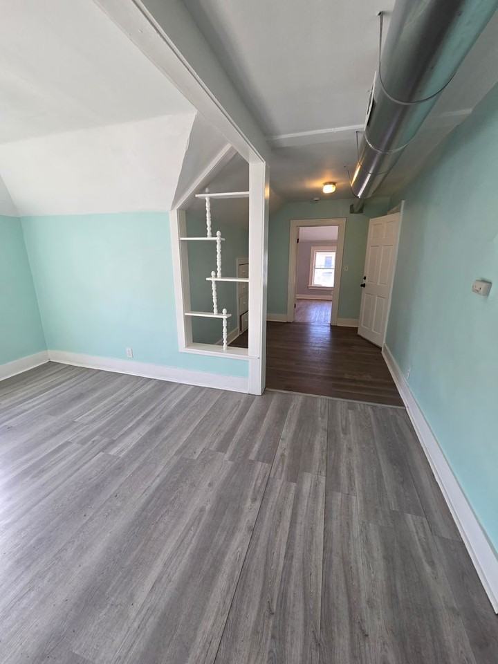 1094 Williams St - Photo 6 of 7