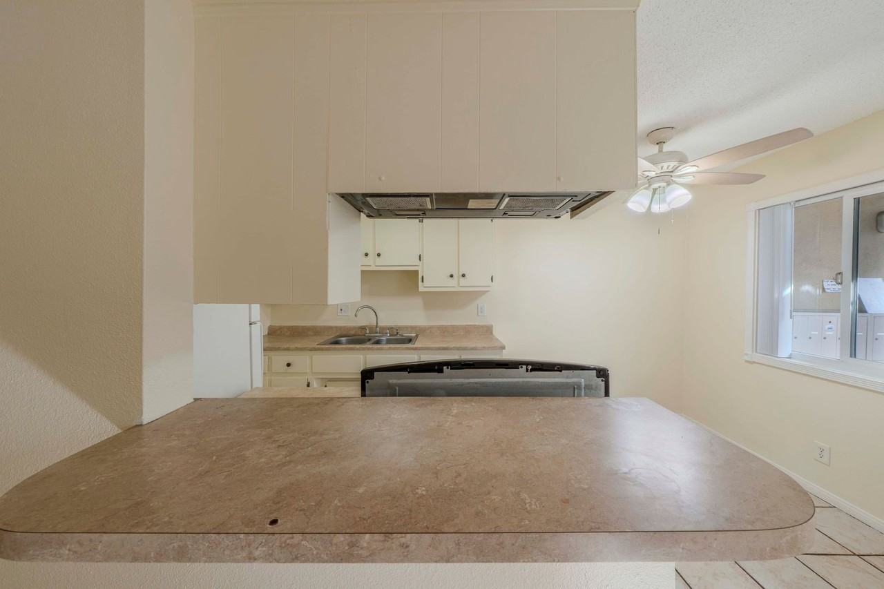 1711 Coronado Ave - Photo 3 of 16