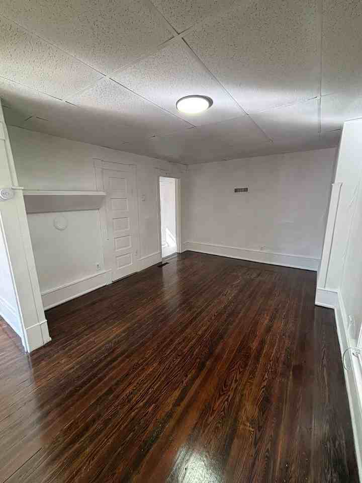 1126 Tazewell Avenue Southeast - Photo 3 of 9