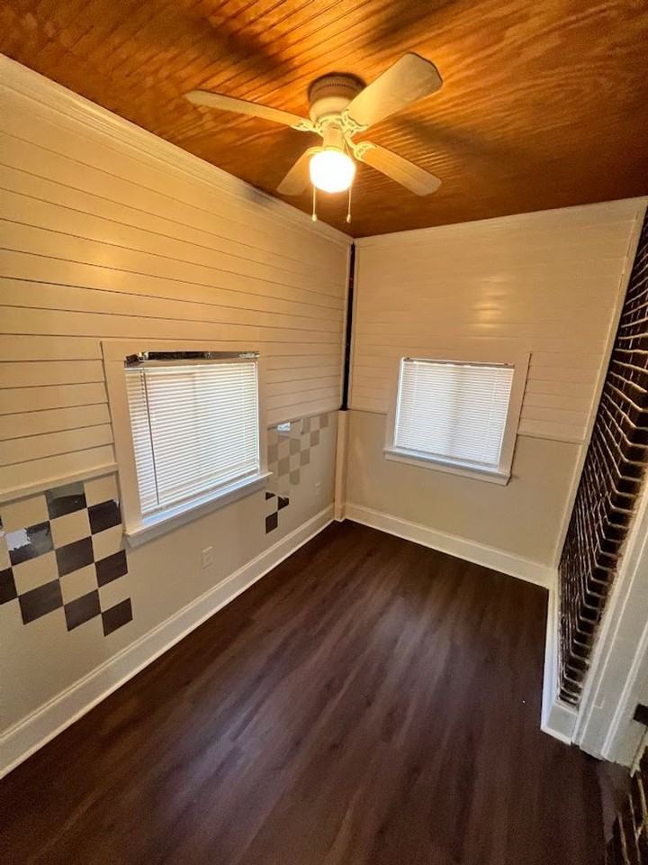 1205 E 38th St - Photo 3 of 12