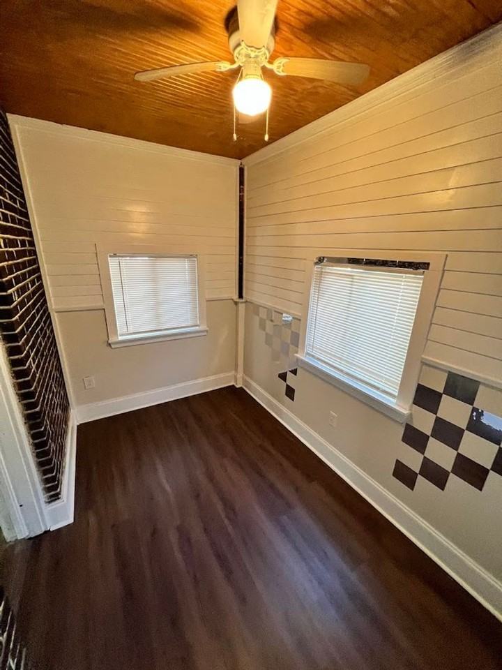 1205 E 38th St - Photo 4 of 12