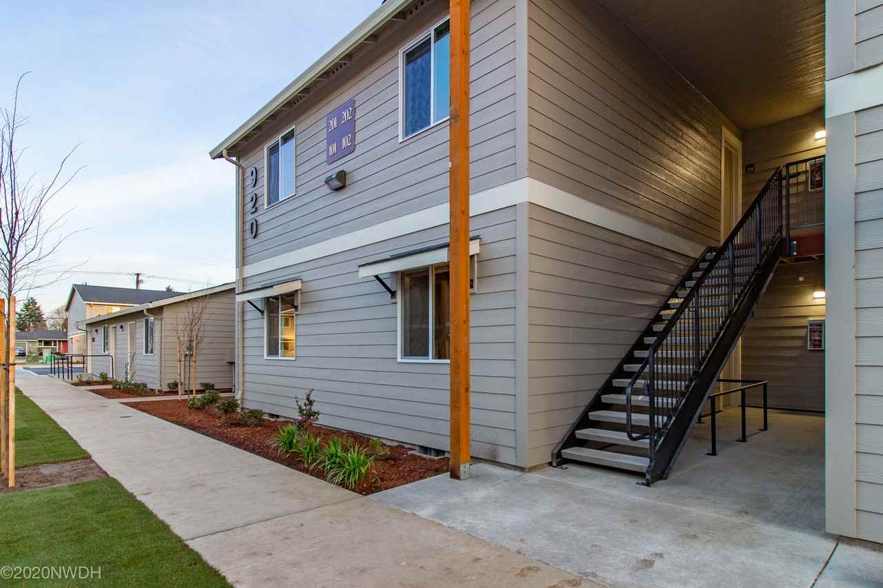 West Eugene Living: Your Gateway to Nature's Playground - Photo 2 of 28