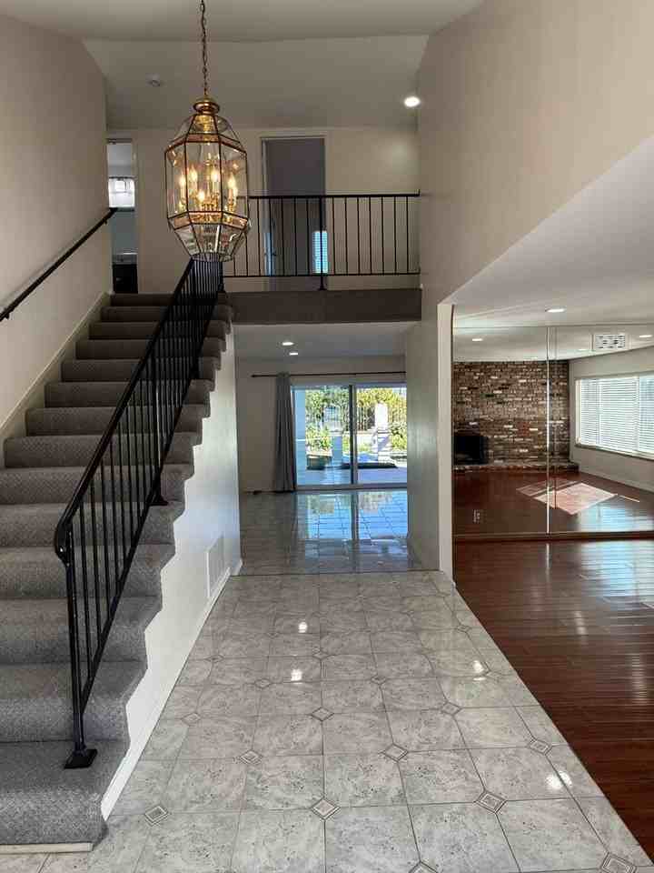 2210 Ravenfall Ave - Photo 3 of 12