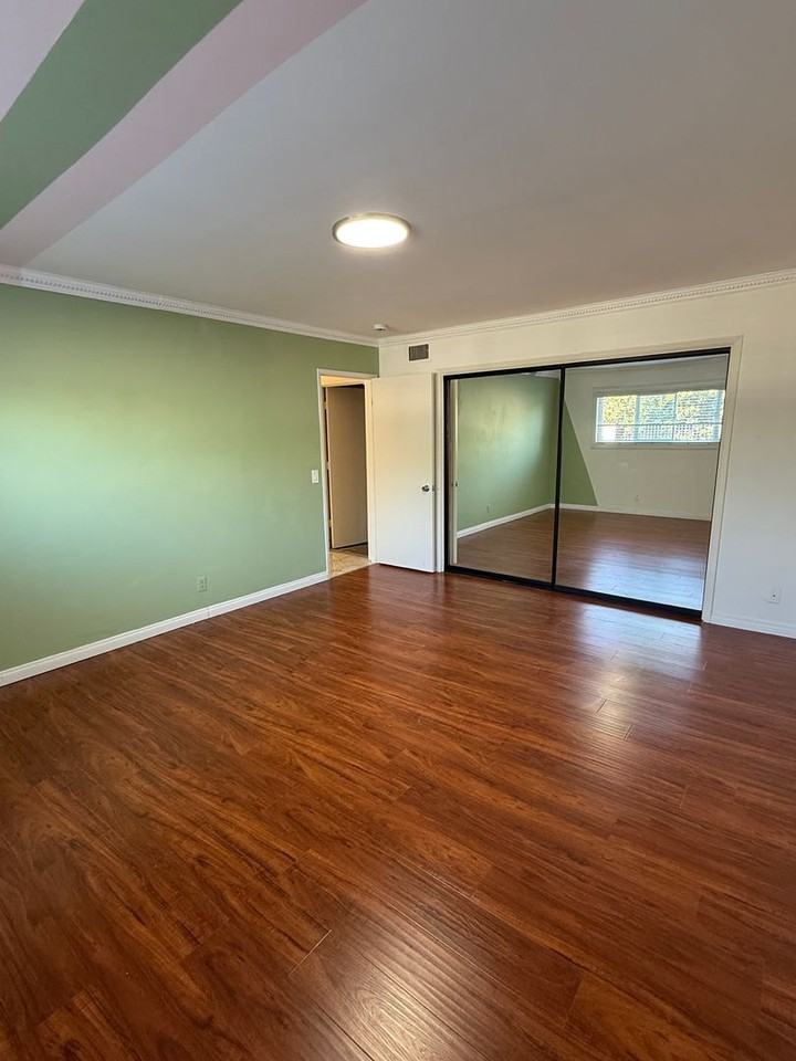 2210 Ravenfall Ave - Photo 6 of 12