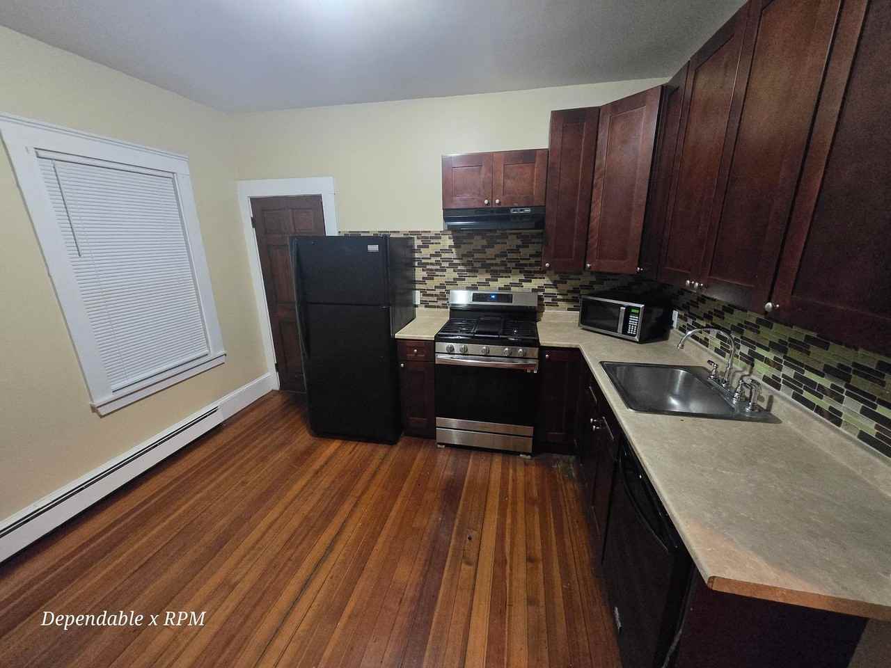 735 Washington St #2 - Photo 3 of 9