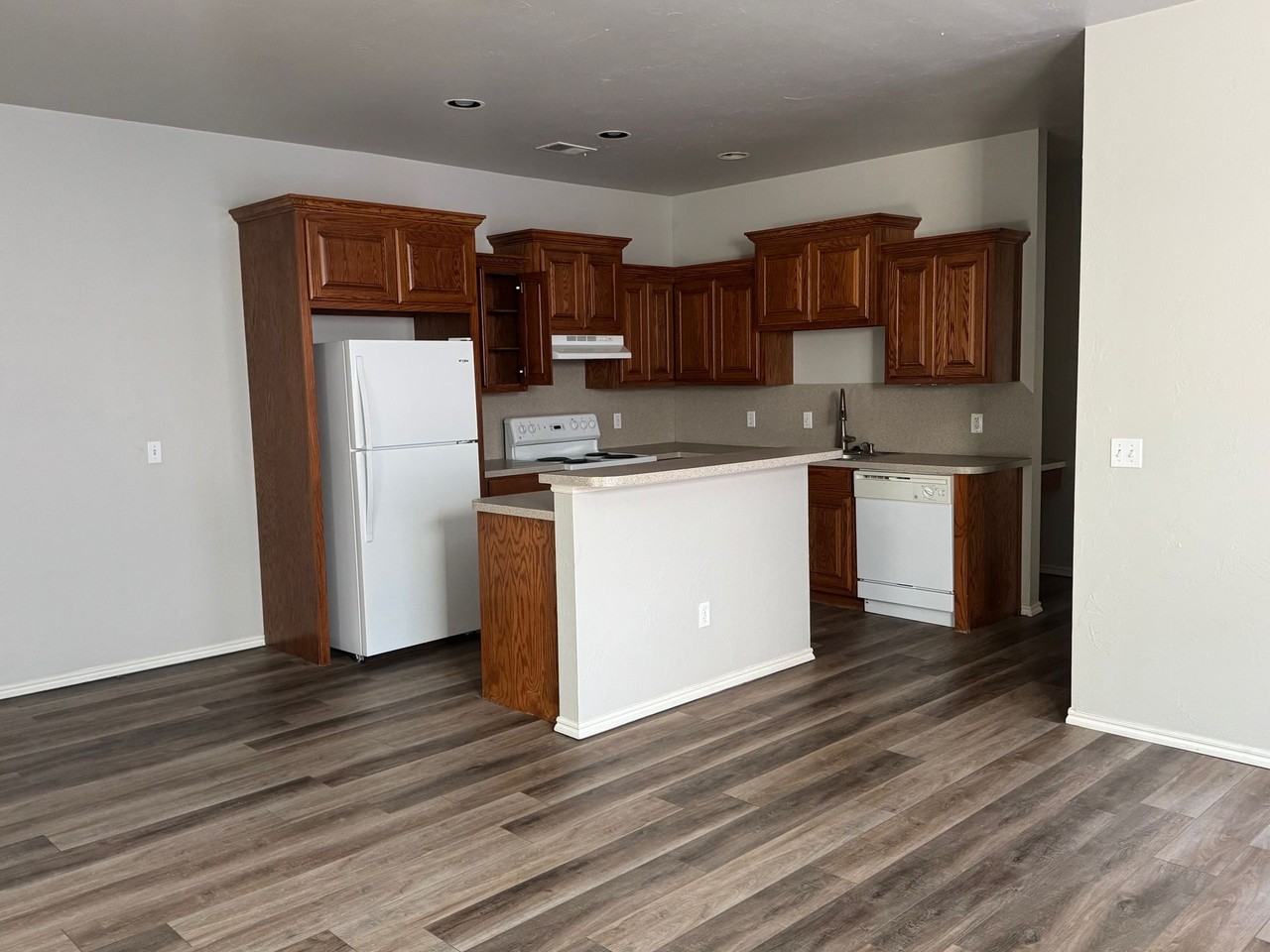 Walkable Downtown Edmond Duplex Home - Photo 3 of 7