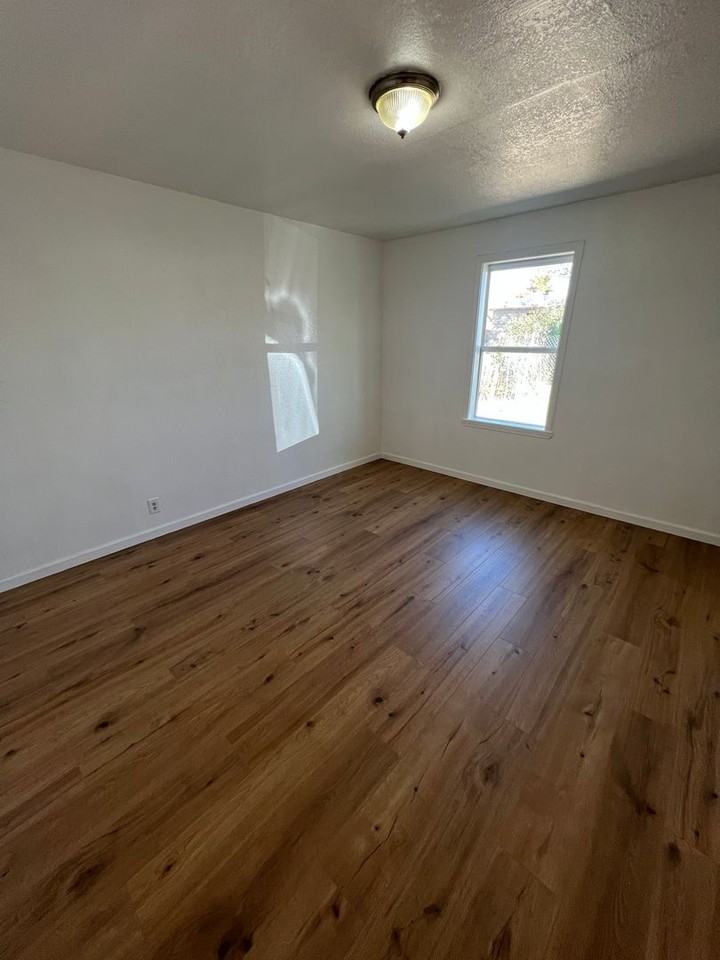 302 N Forest St Rear