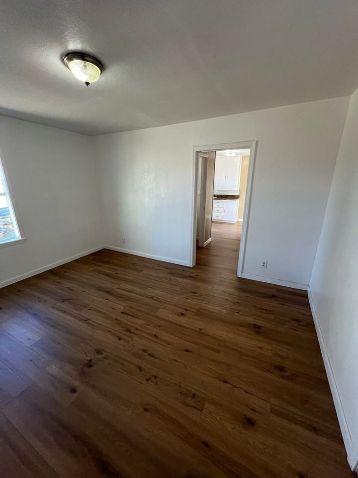 302 N Forest St Rear - Photo 3 of 5