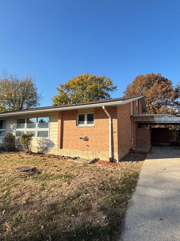 1519 Fairway Dr - Photo 2 of 11